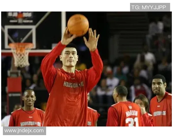 篮球明星向足球明星求助借鞋的奇妙故事与友谊的传递